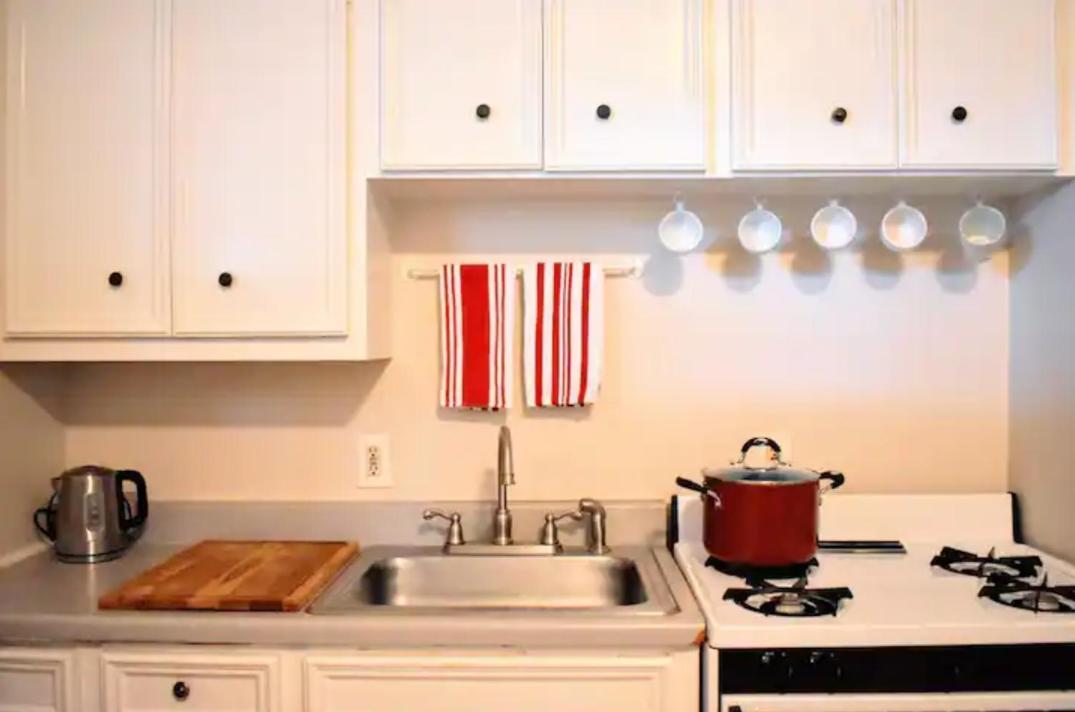 Cute And Cozy In Montrose, Near Parks, Eats And Shops