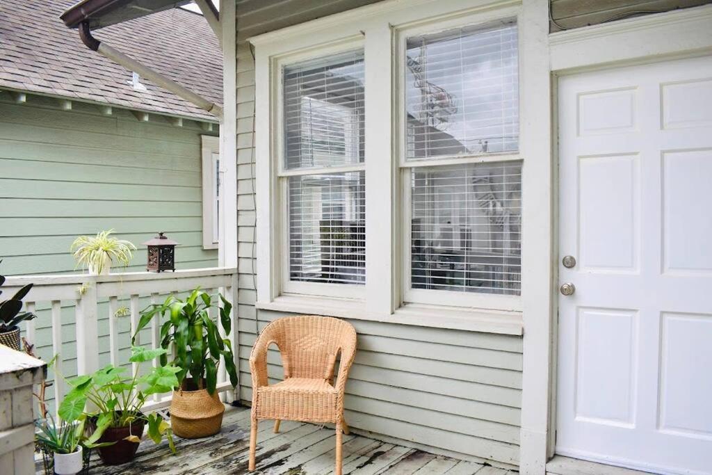 Cute And Cozy In Montrose, Near Parks, Eats And Shops Houston