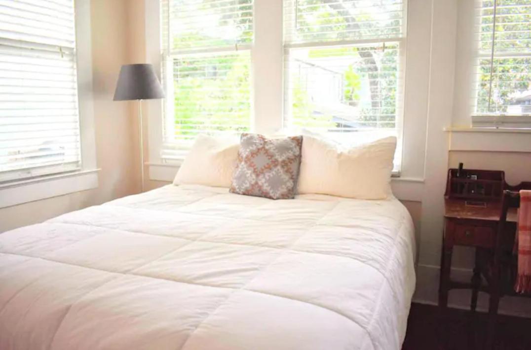 Cute And Cozy In Montrose, Near Parks, Eats And Shops Apartment *