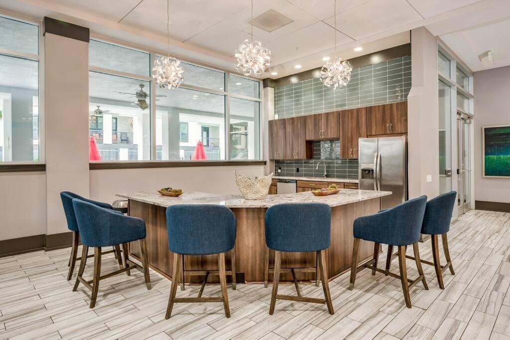 Apartment Ultimate Retreat Near Galleria-pool
