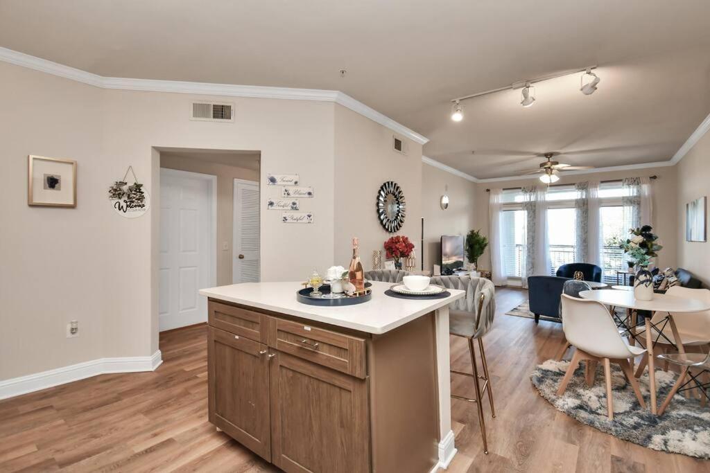 Apartment Ultimate Retreat Near Galleria-pool