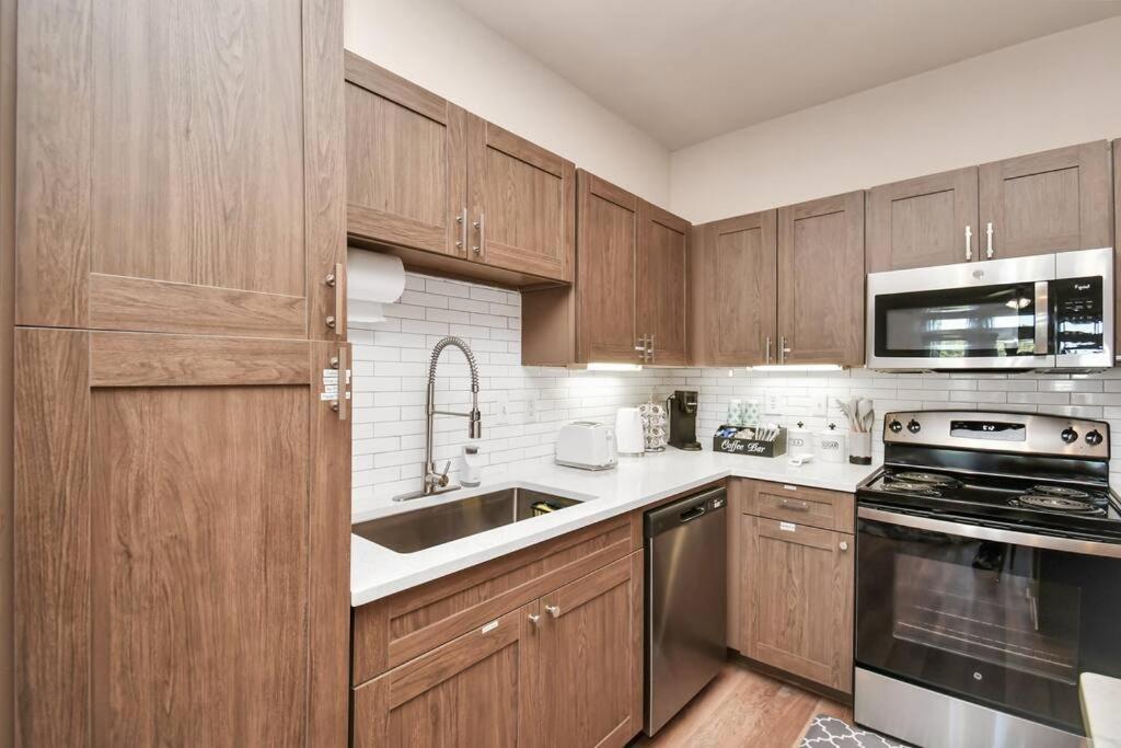 Ultimate Retreat Near Galleria-pool Houston