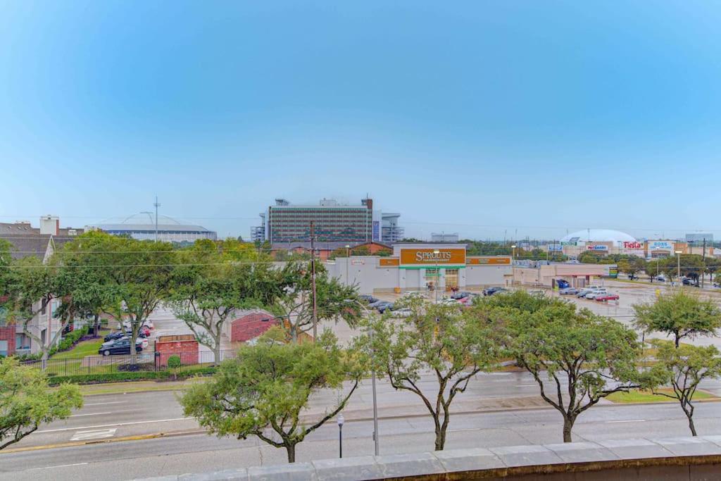 1br Urban Retreat Pool Gym Near Nrg Wifi Petok * Houston