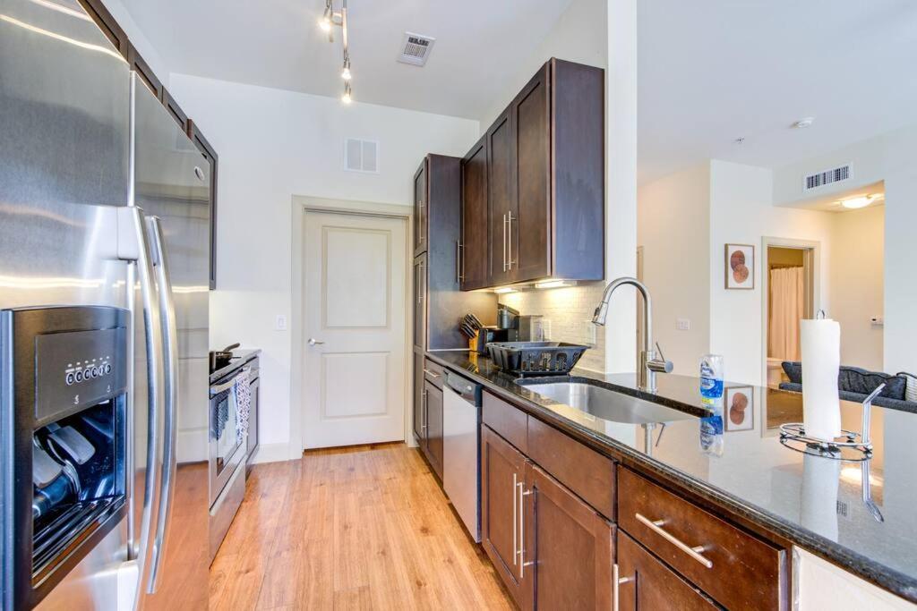 Apartment 1br Urban Retreat Pool Gym Near Nrg Wifi Petok