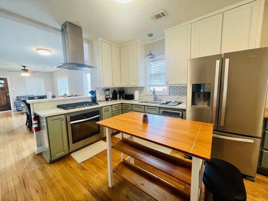 *sweet Houston*/12ppl/3br/1b