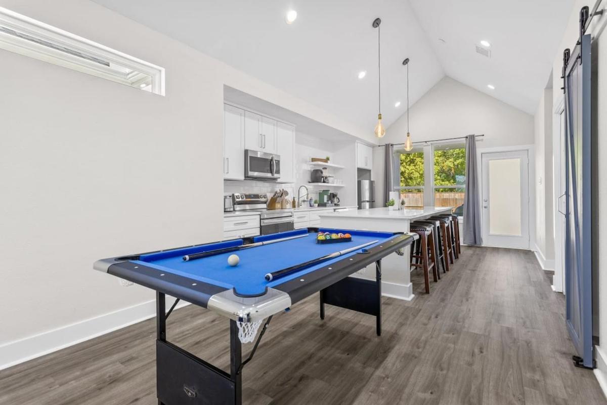 Modern Retreat I Dtown 15 Min Sleeps 12 Parking 4 Houston