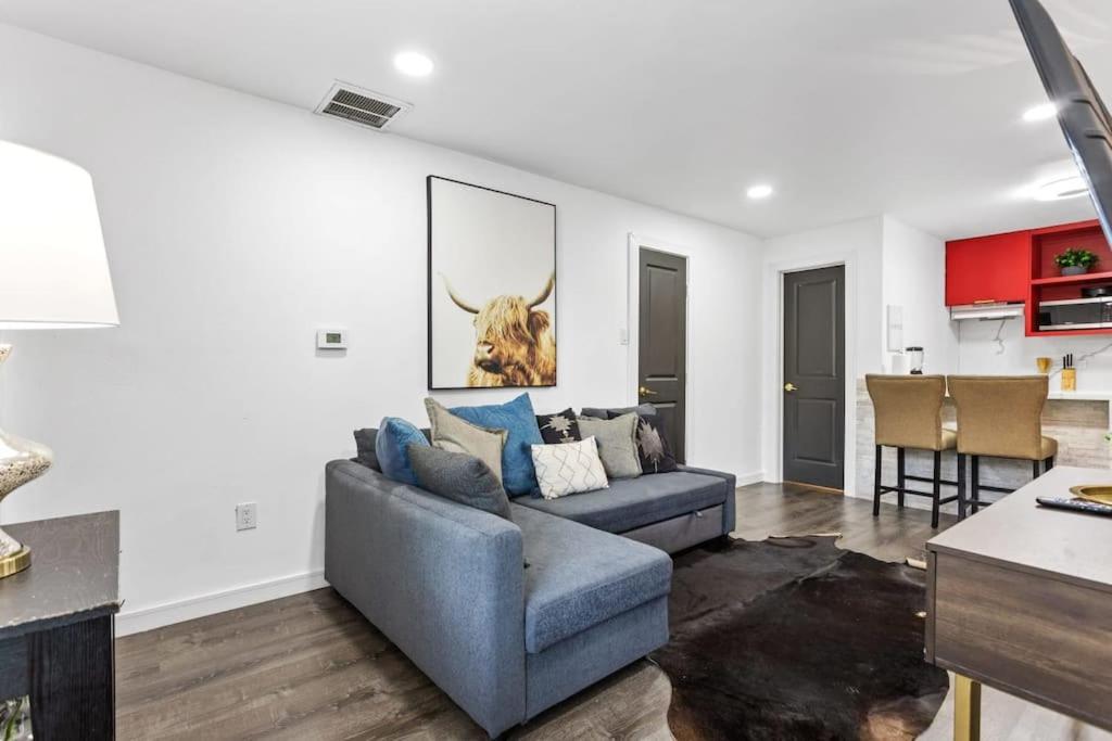 Rodeo Escape: Sleeps 8, Parking, Wi-fi, Free Gym Houston
