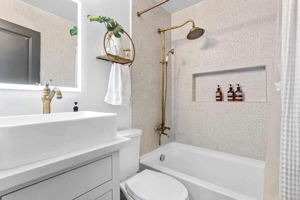 Rodeo Escape: Sleeps 8, Parking, Wi-fi, Free Gym