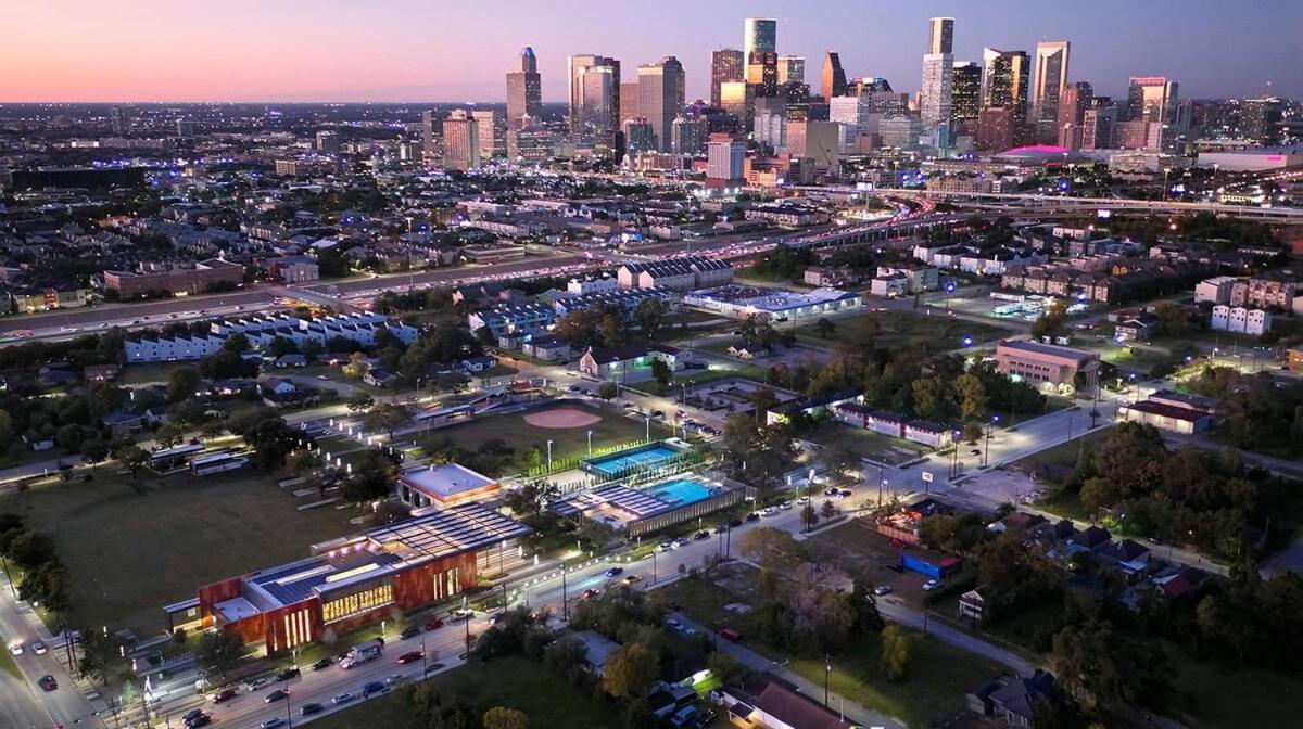 Htx Dtown I Sleeps 7 Wi-fi Parking Free Gym *
