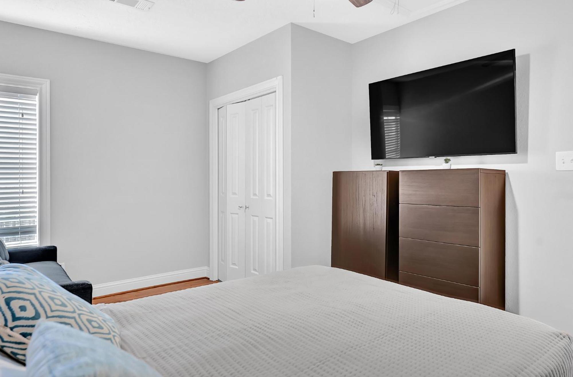 *sweet Houston*/12ppl/3br/1b *
