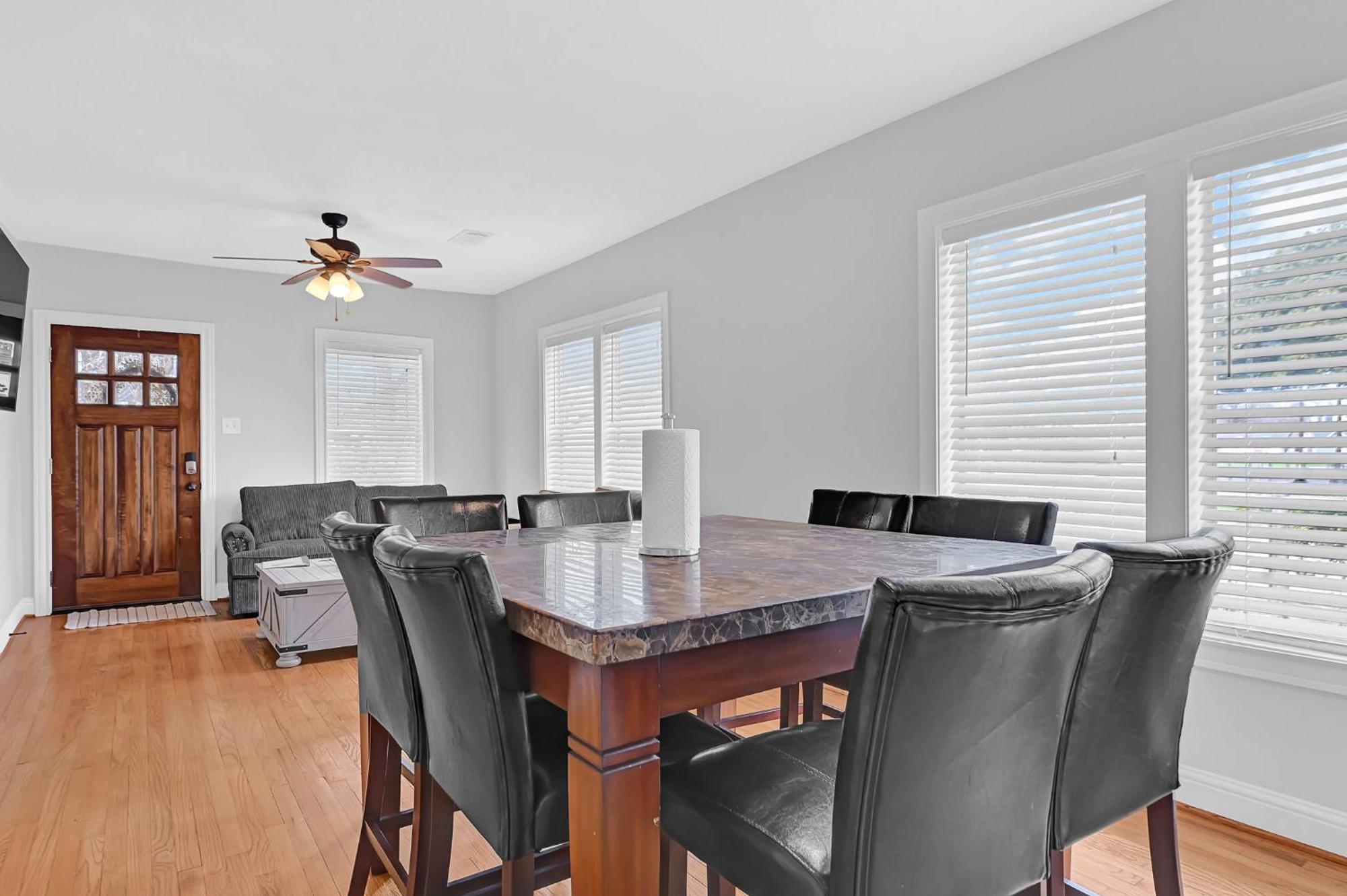 *sweet Houston*/12ppl/3br/1b *