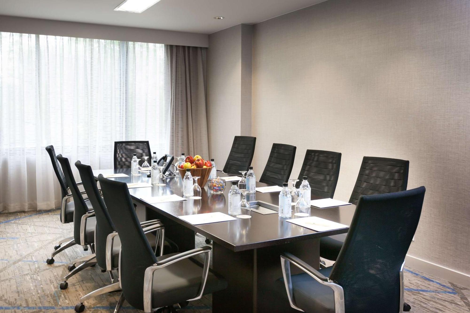Hotel Doubletree By Hilton & By The Galleria 4*