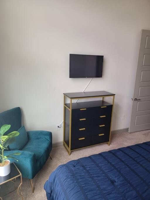 Apartment Sodo Gem: Rooftop Skyline Pool Parking Wi-fi Houston