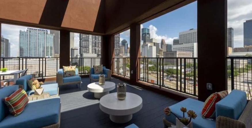 Sodo Gem: Rooftop Skyline Pool Parking Wi-fi Apartment *