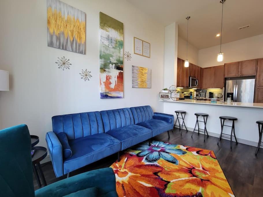 Apartment Sodo Gem: Rooftop Skyline Pool Parking Wi-fi Houston