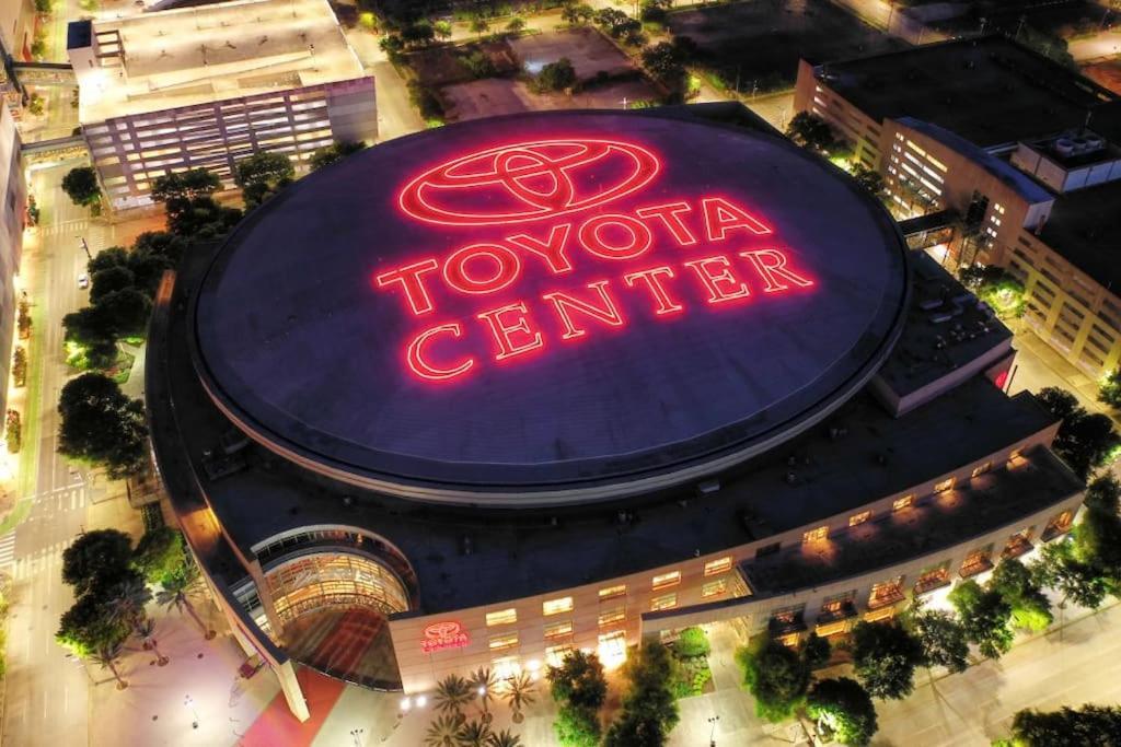 Sodo Gem: Rooftop Skyline Pool Parking Wi-fi Houston