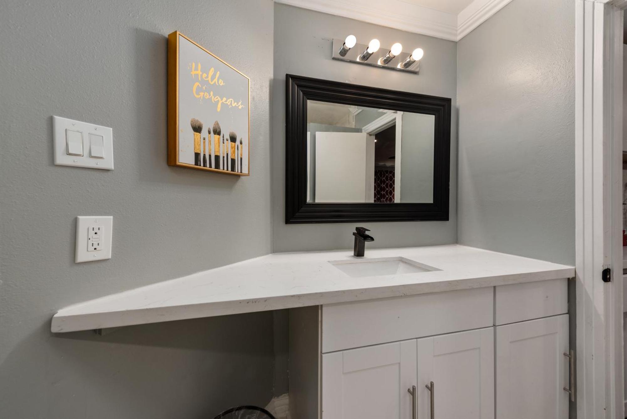 Urban Retreat 1br With Free Park * Houston