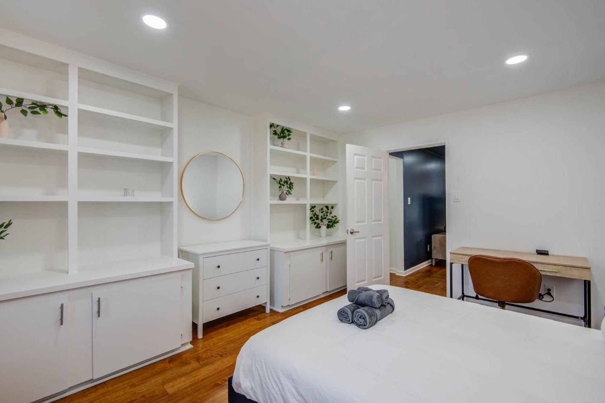 4-bd Mid-modern Century With Firepit & Playground * Houston