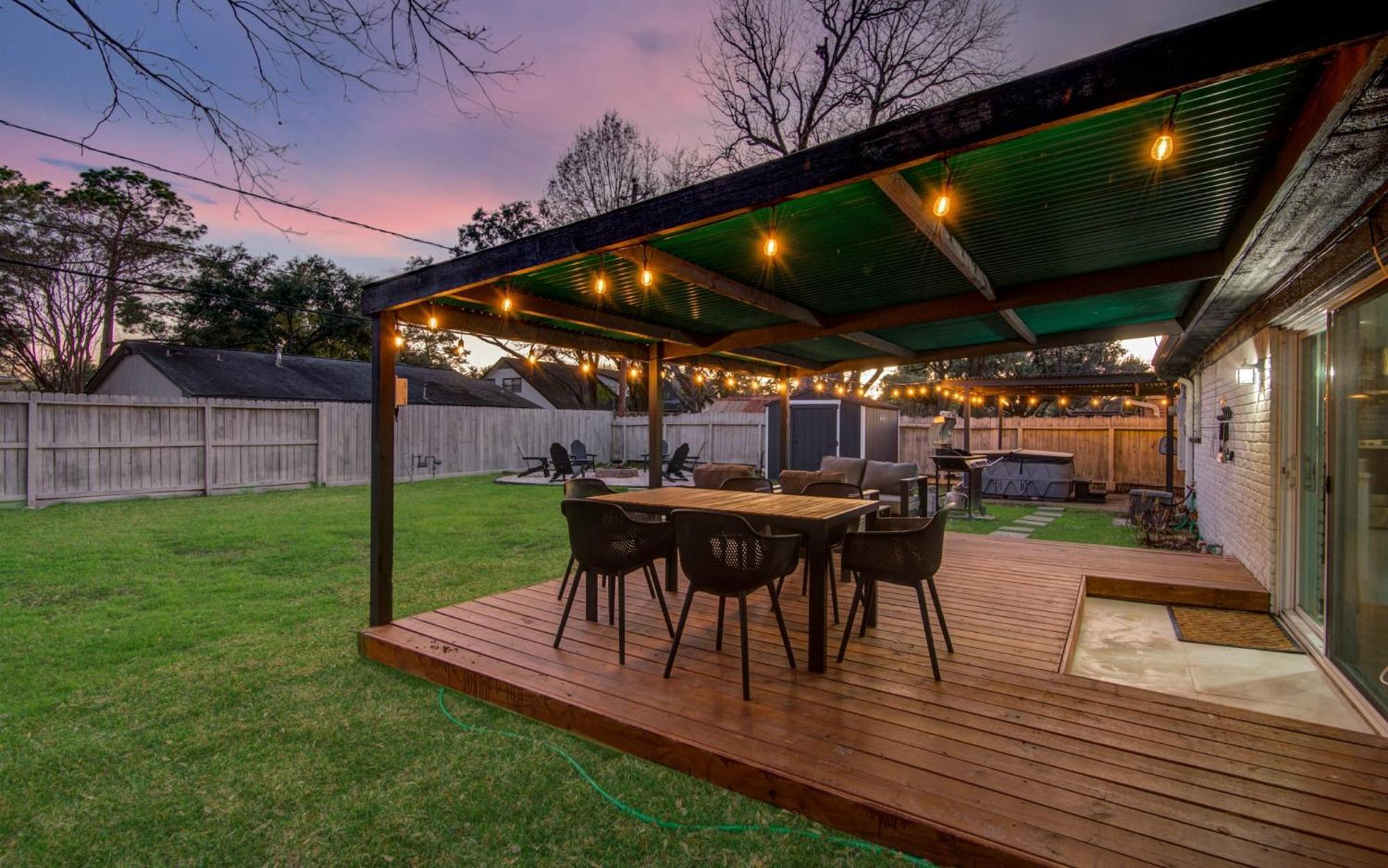 4-bd Mid-modern Century With Firepit & Playground Holiday home