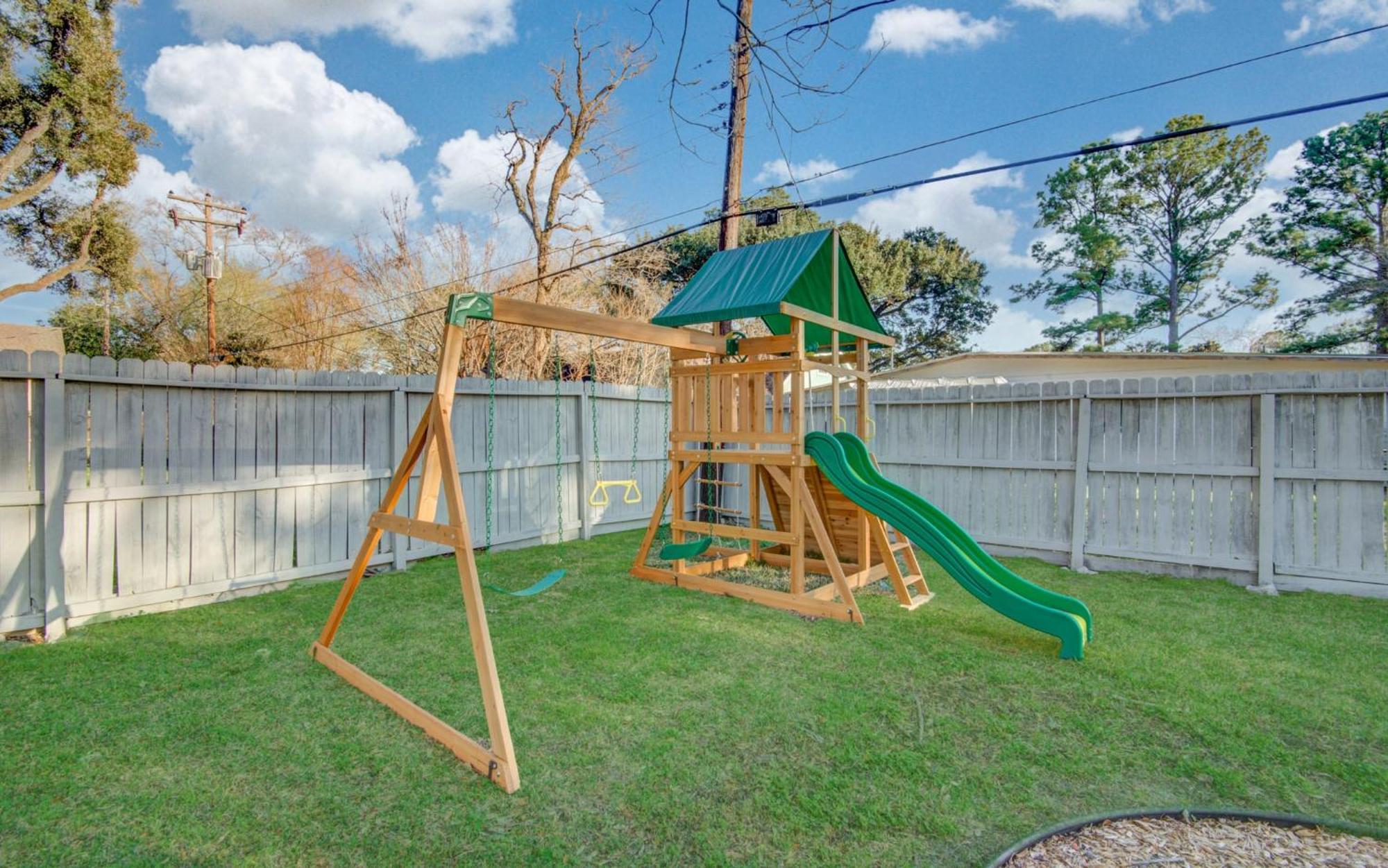 Holiday home 4-bd Mid-modern Century With Firepit & Playground *