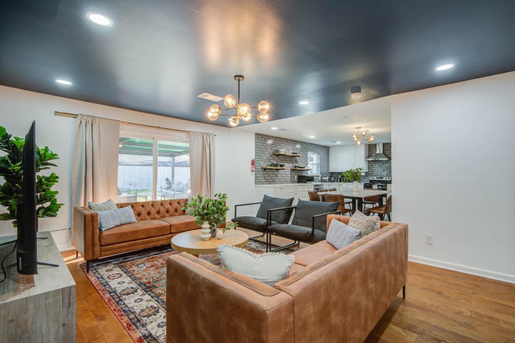 Holiday home 4-bd Mid-modern Century With Firepit & Playground Houston