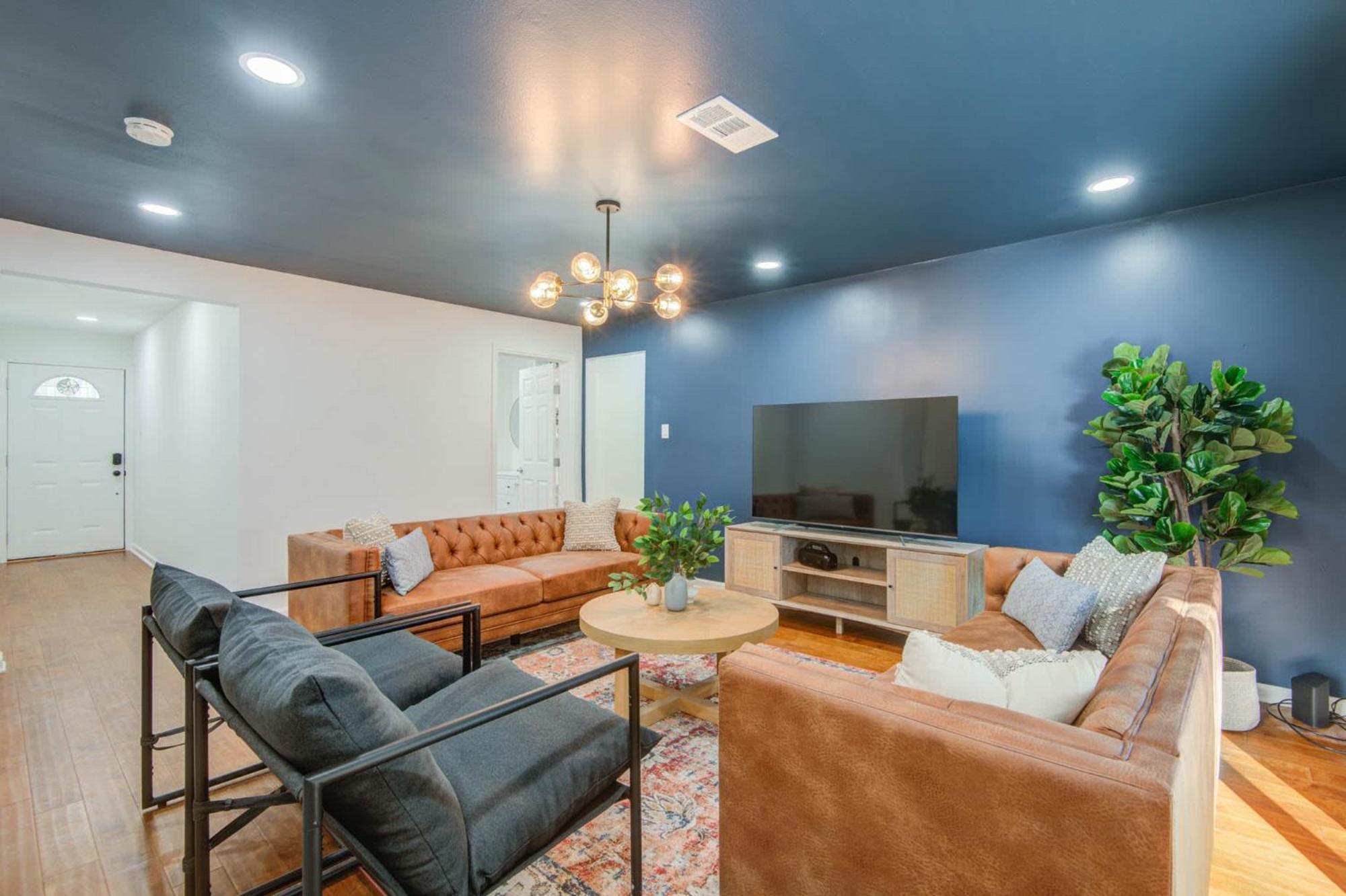 Holiday home 4-bd Mid-modern Century With Firepit & Playground Houston