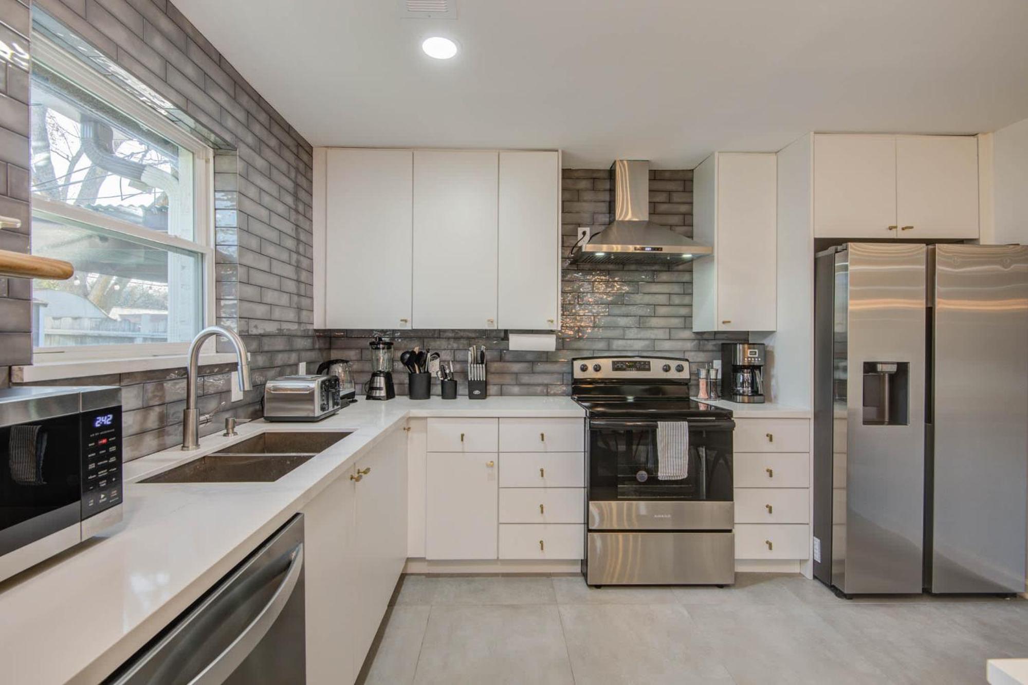 4-bd Mid-modern Century With Firepit & Playground *
