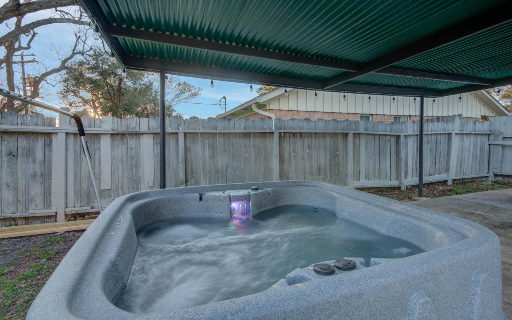 4-bd Mid-modern Century With Firepit & Playground Houston