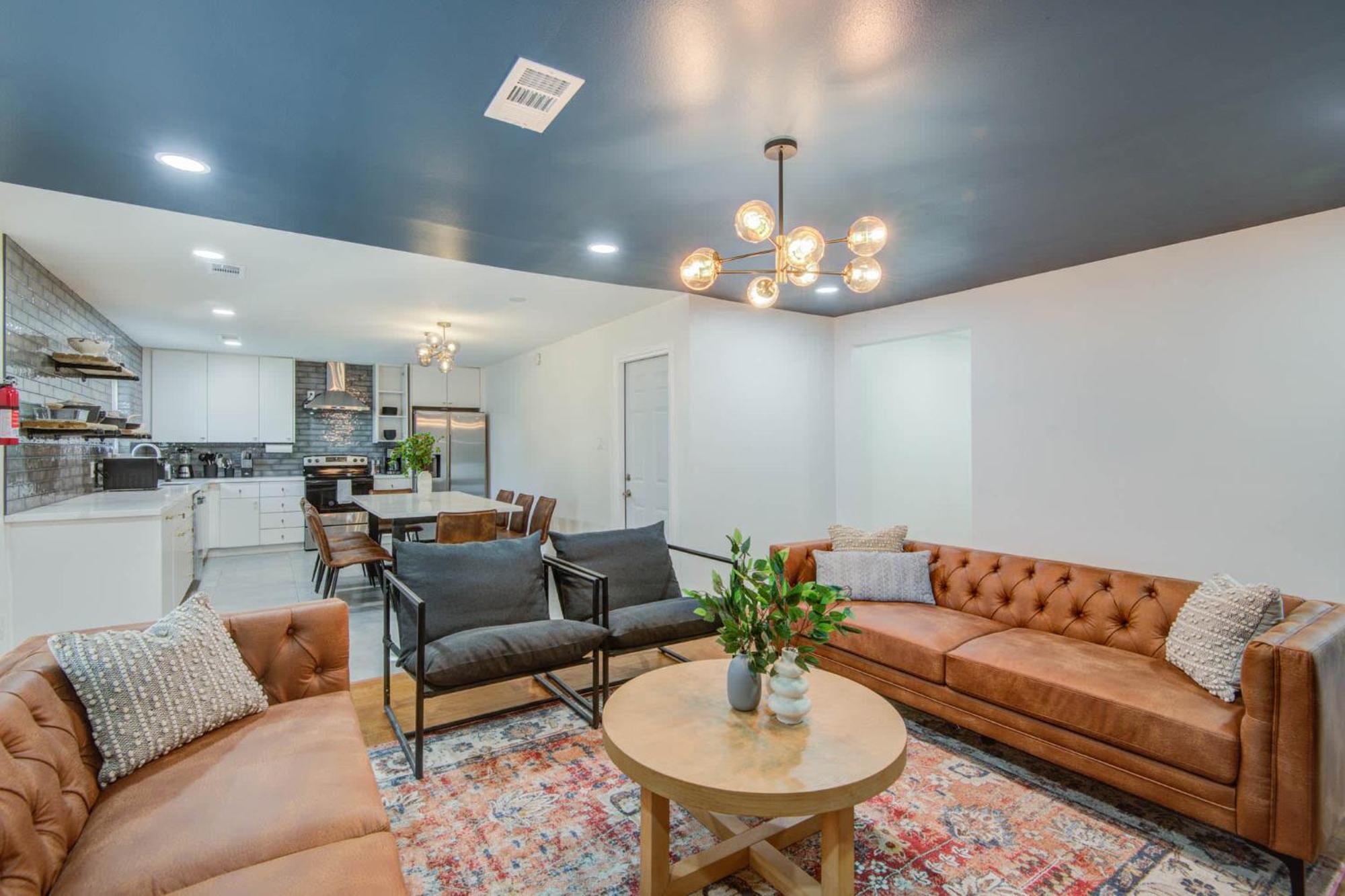 Holiday home 4-bd Mid-modern Century With Firepit & Playground Houston