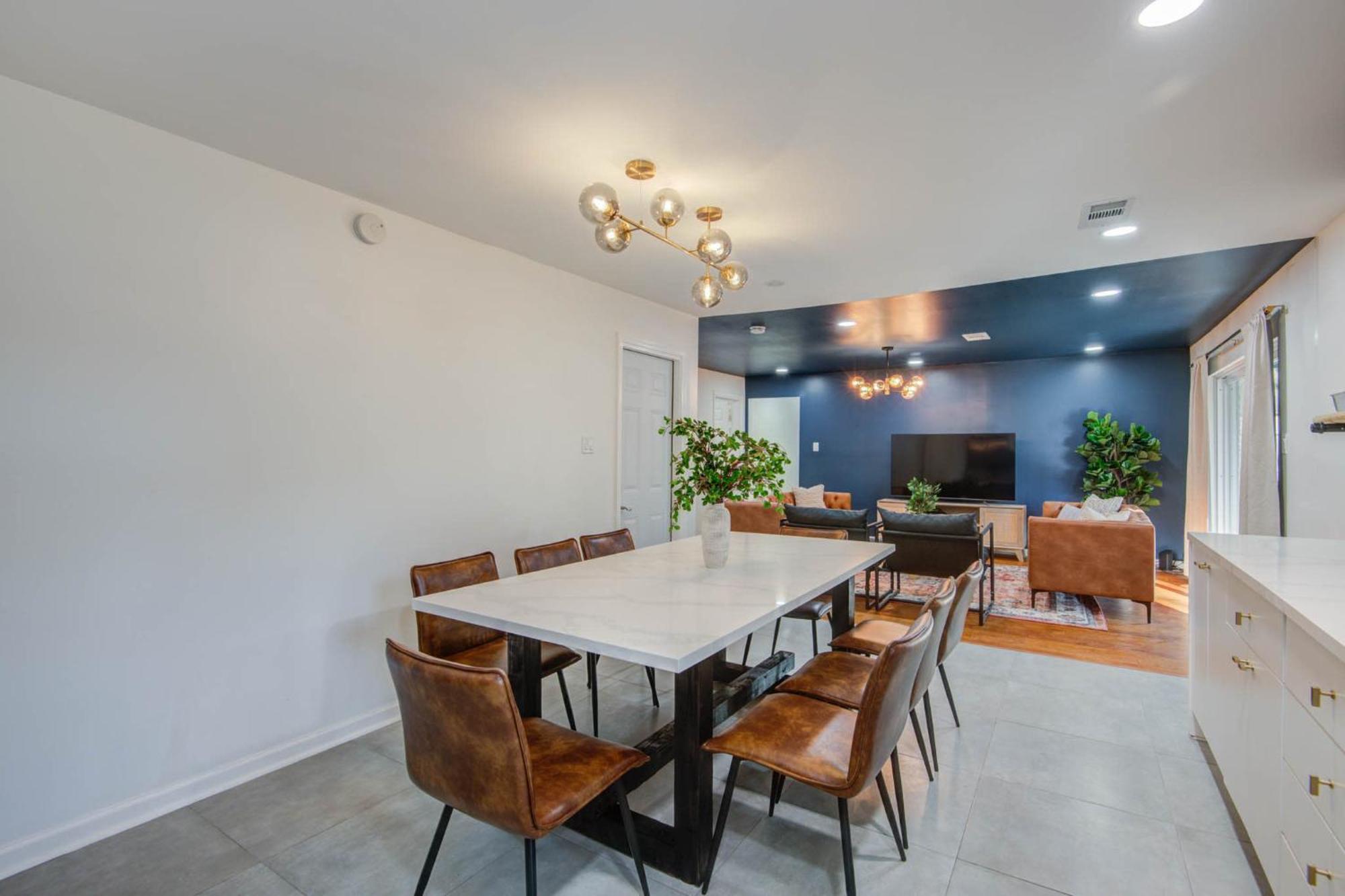 Holiday home 4-bd Mid-modern Century With Firepit & Playground