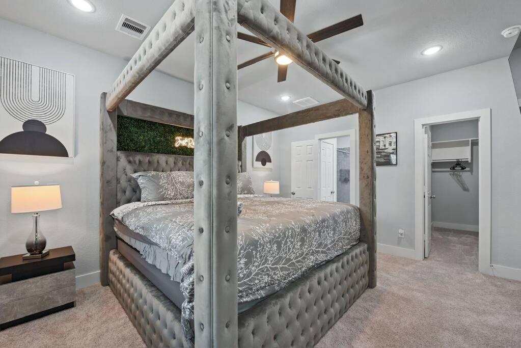 Holiday home Modern 2024 Townhome With Indoor Hoops Huge Tvs And Gray Chic Design
