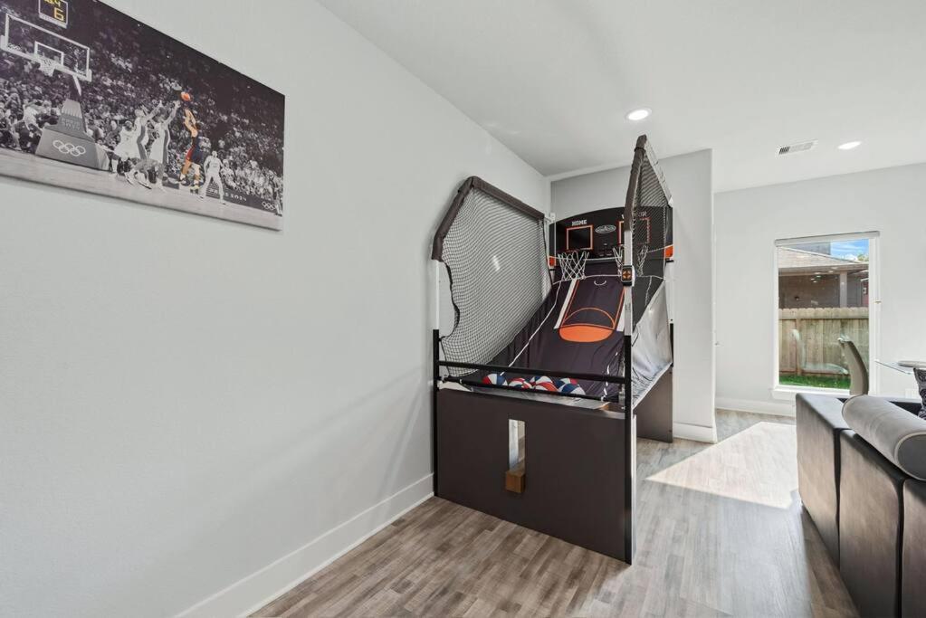 Modern 2024 Townhome With Indoor Hoops Huge Tvs And Gray Chic Design Holiday home Houston