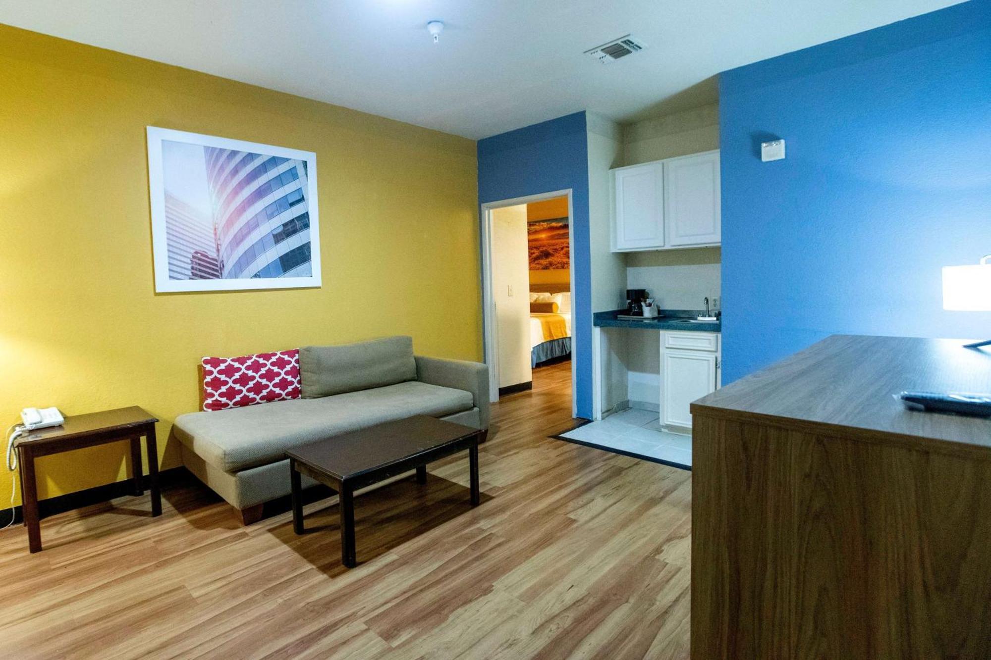 Days & By Wyndham North/aldine 2* Houston