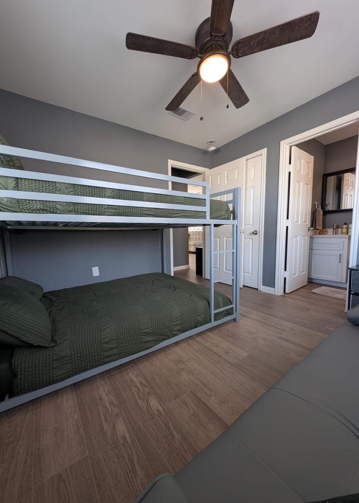 Cozy 2b Near Uofh And Tsu! Apartment