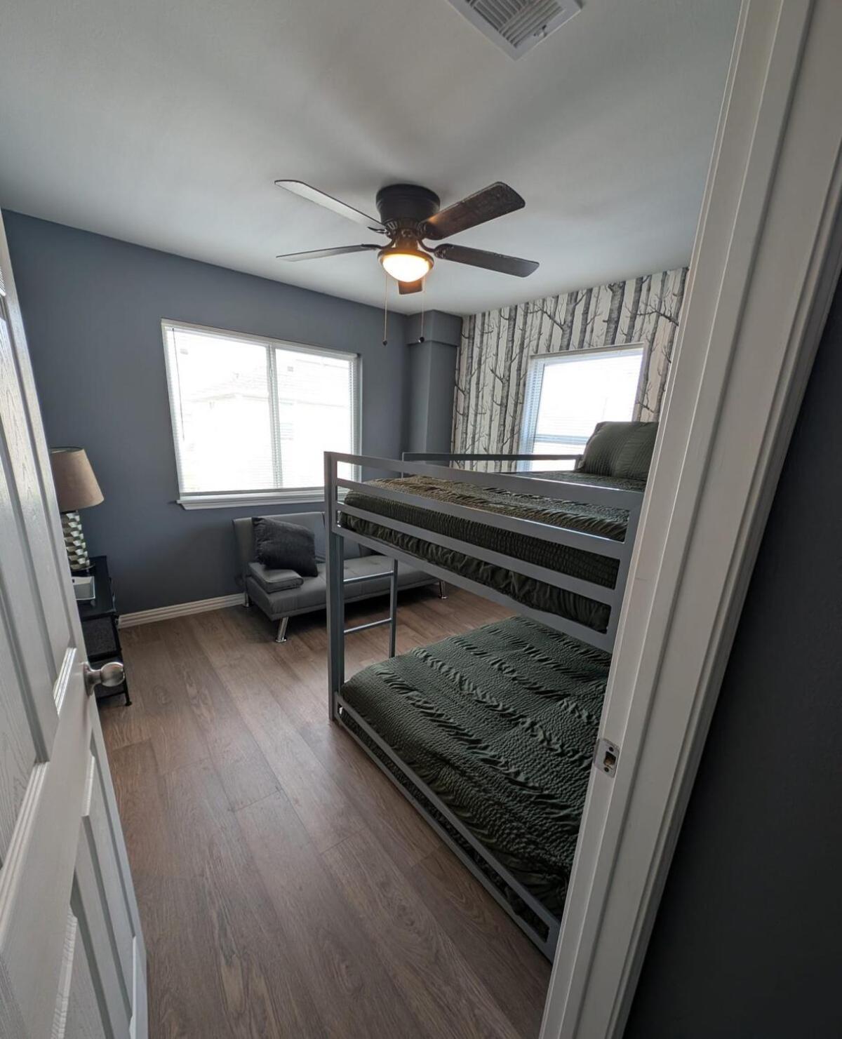 Cozy 2b Near Uofh And Tsu! *