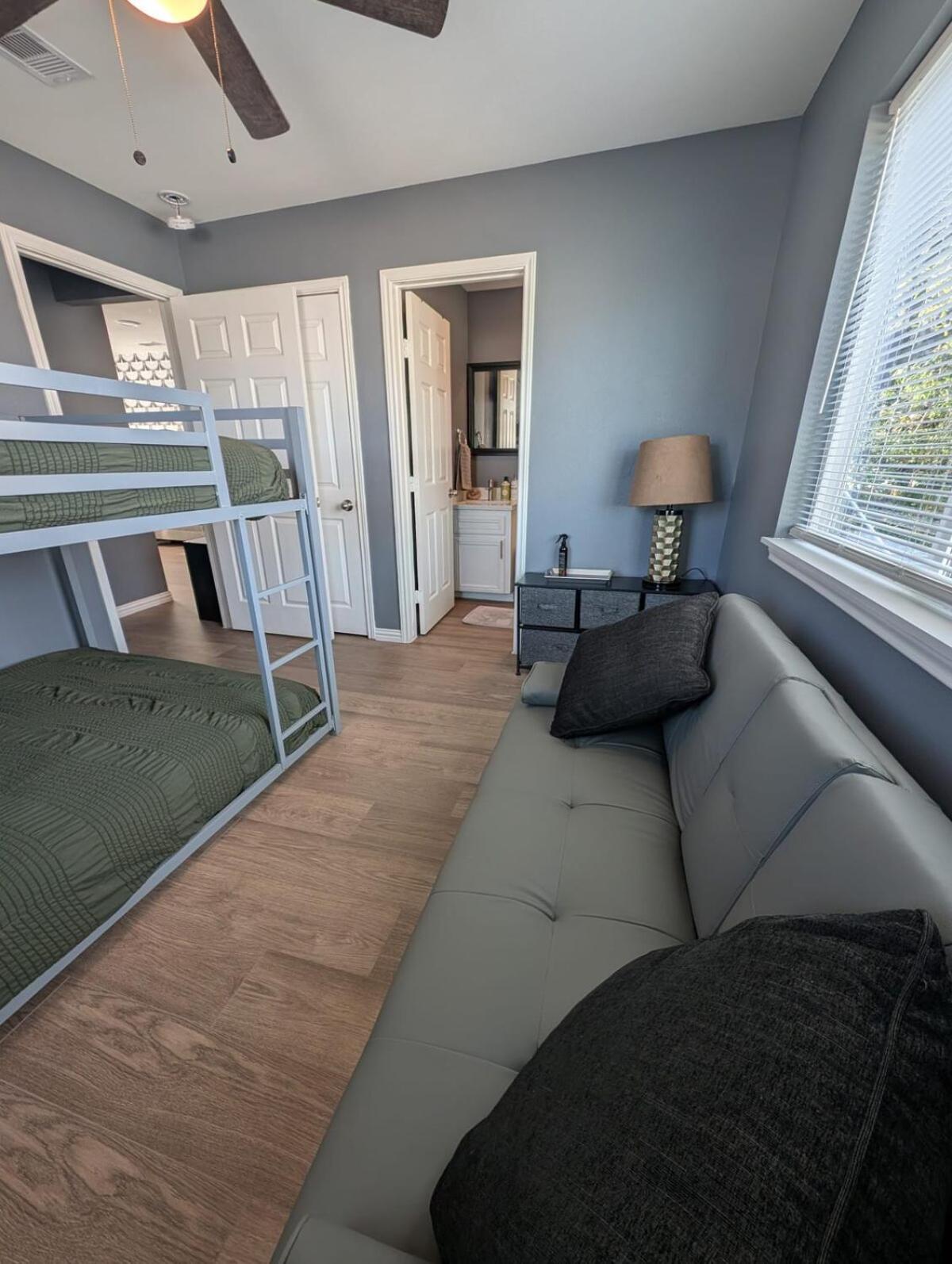 Cozy 2b Near Uofh And Tsu! Apartment *