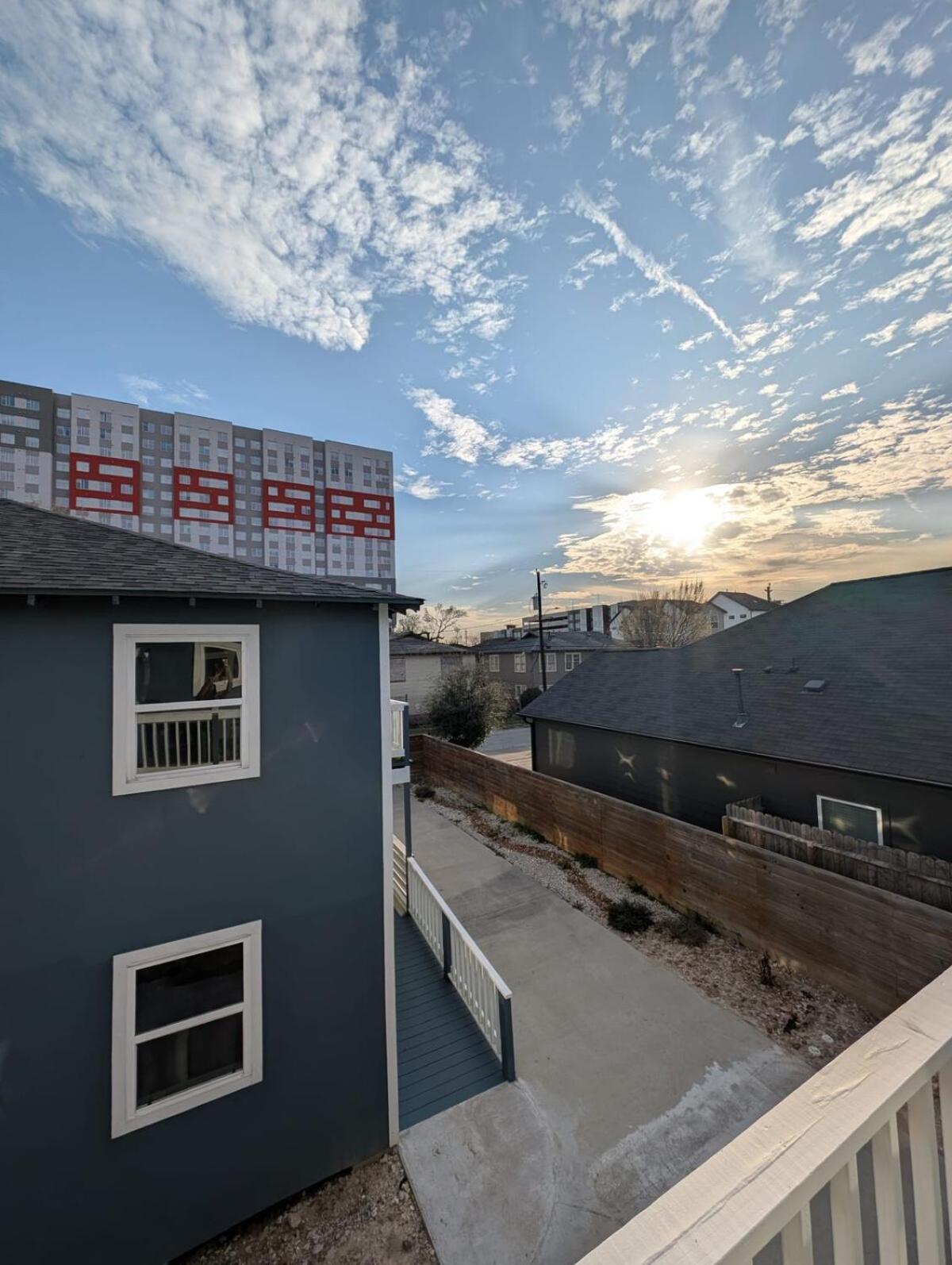 Apartment Cozy 2b Near Uofh And Tsu! *