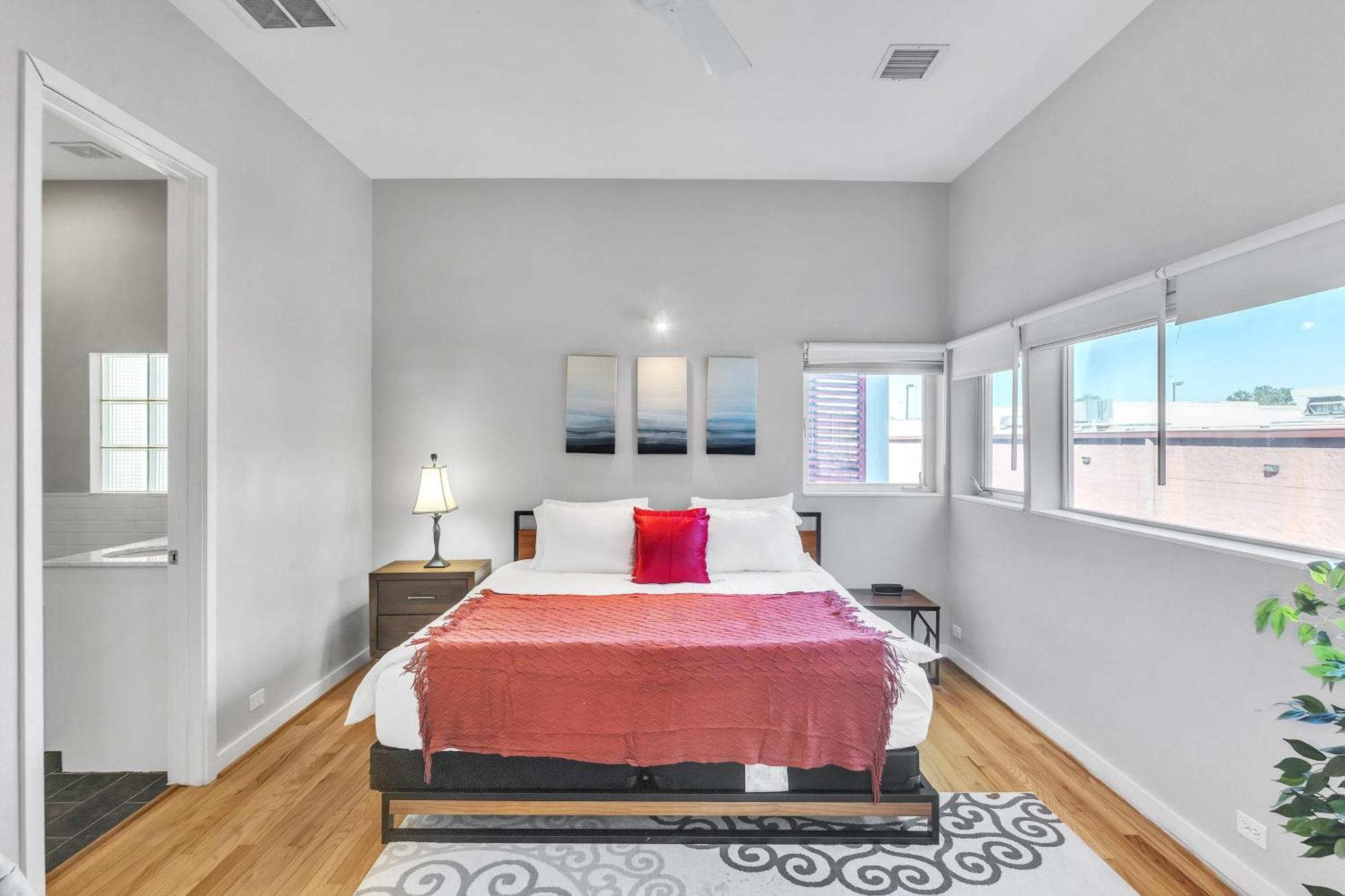 Modern Comfort In The Heart Of Museum District Townhouse * Houston