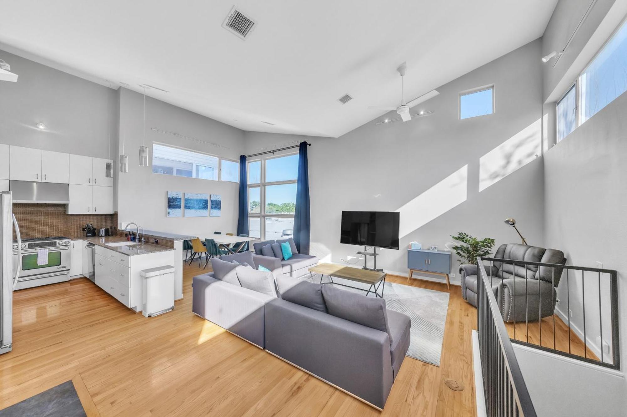 Modern Comfort In The Heart Of Museum District Townhouse Houston