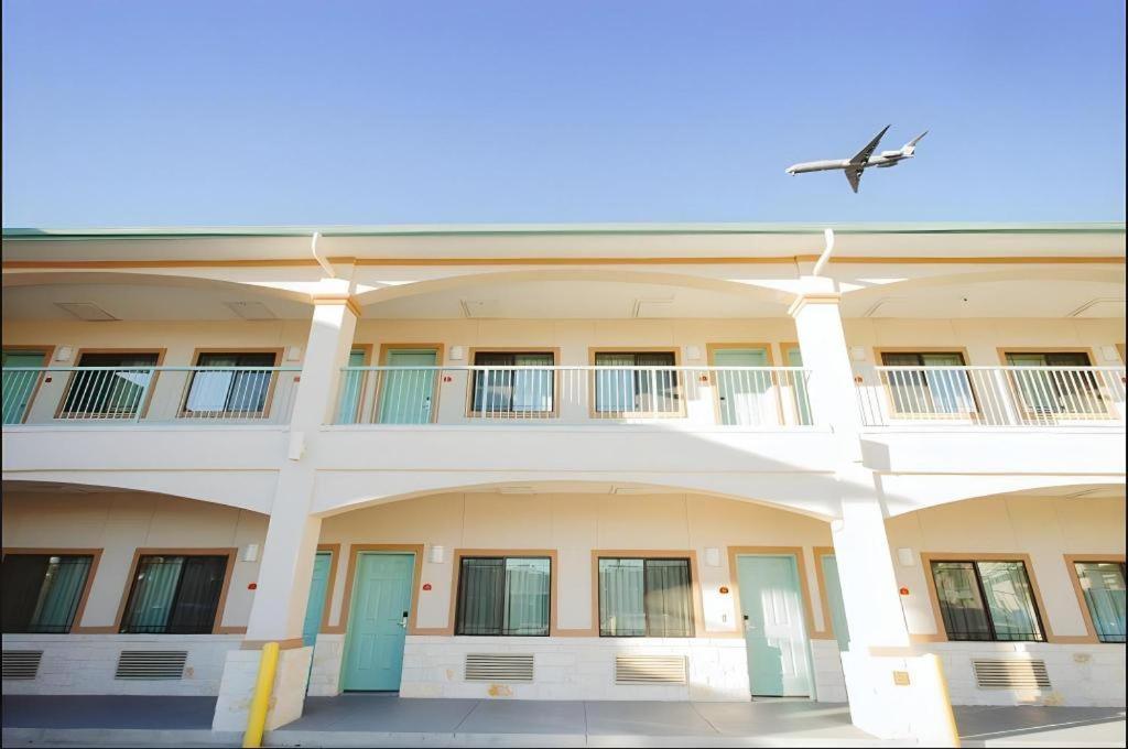 Hotel Americas Value And Iah Airport North 2*