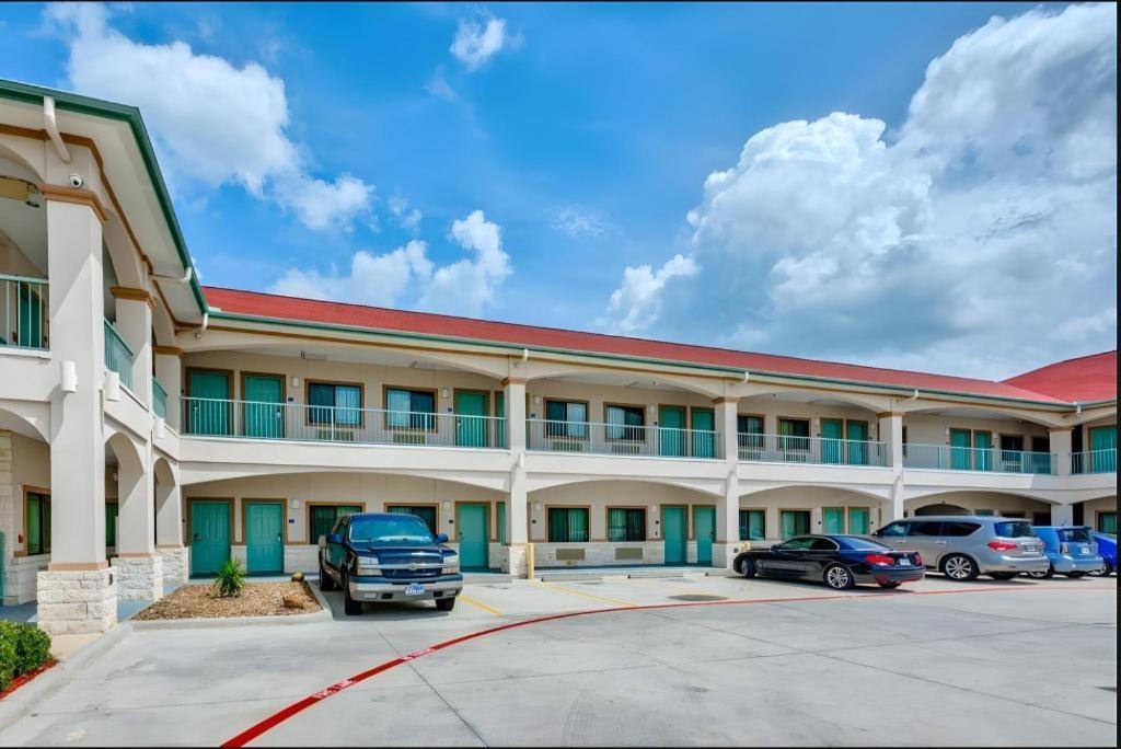 Americas Value And Iah Airport North 2*