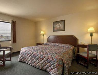 Super 8 By Wyndham Houston/i-10/federal Road