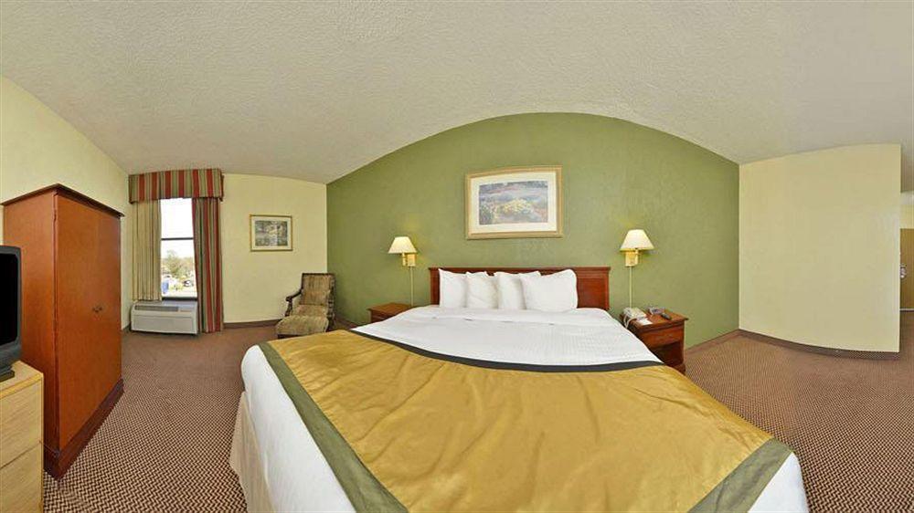 Quality East I-10 Inn 2*
