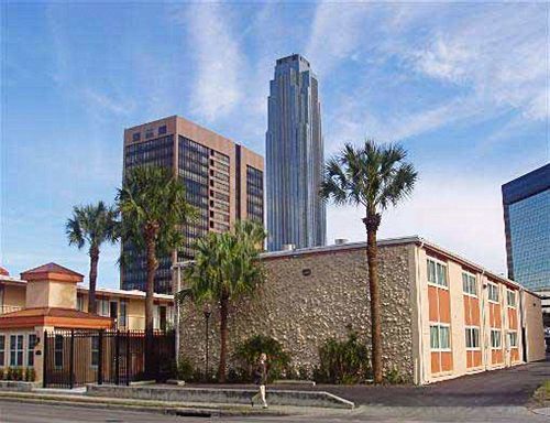 Hotel Oyo & Galleria Houston