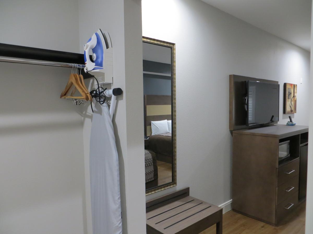 Grand & Chinatown Motel 2*