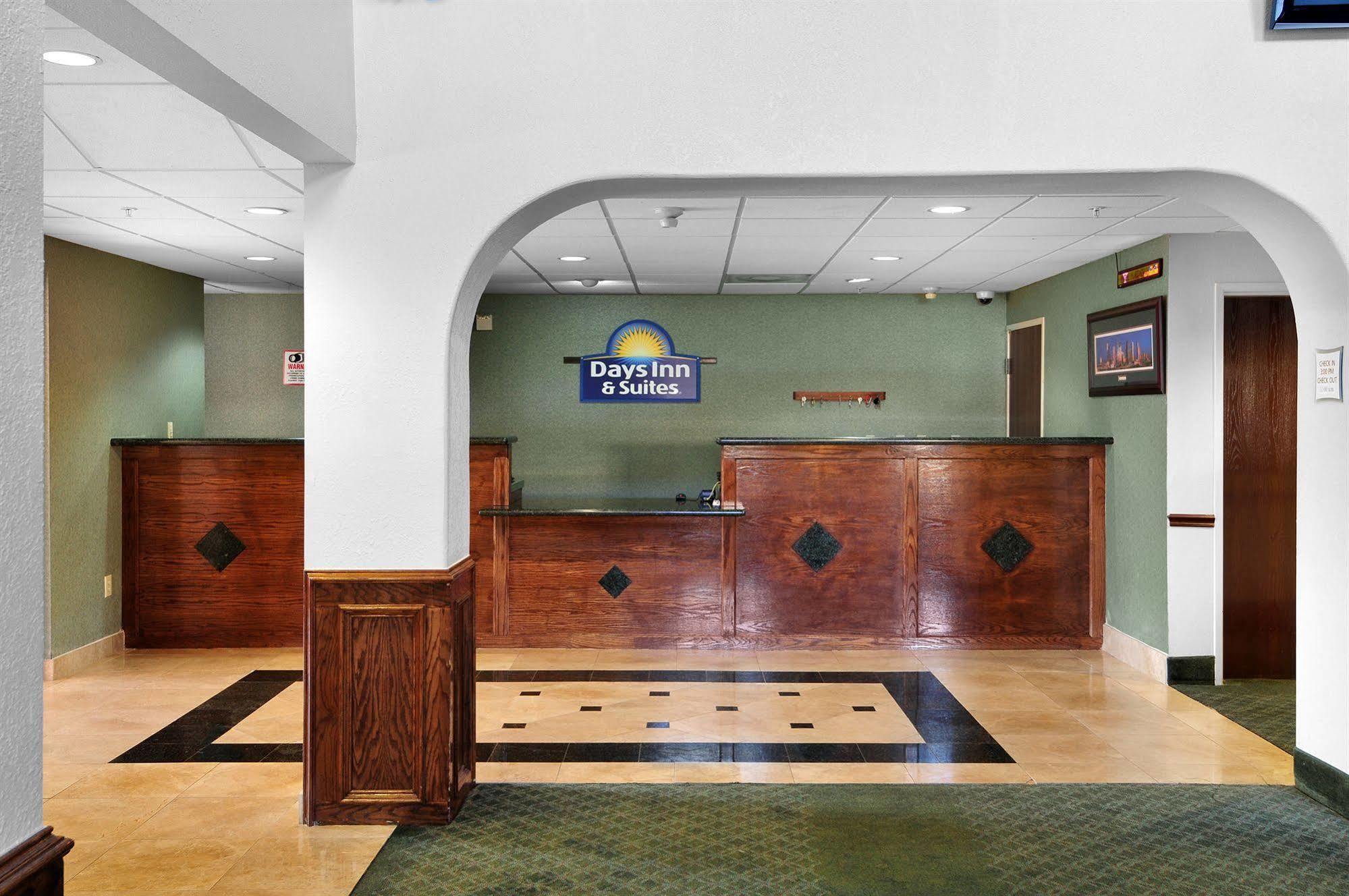 Days & By Wyndham North/aldine Hotel 2*