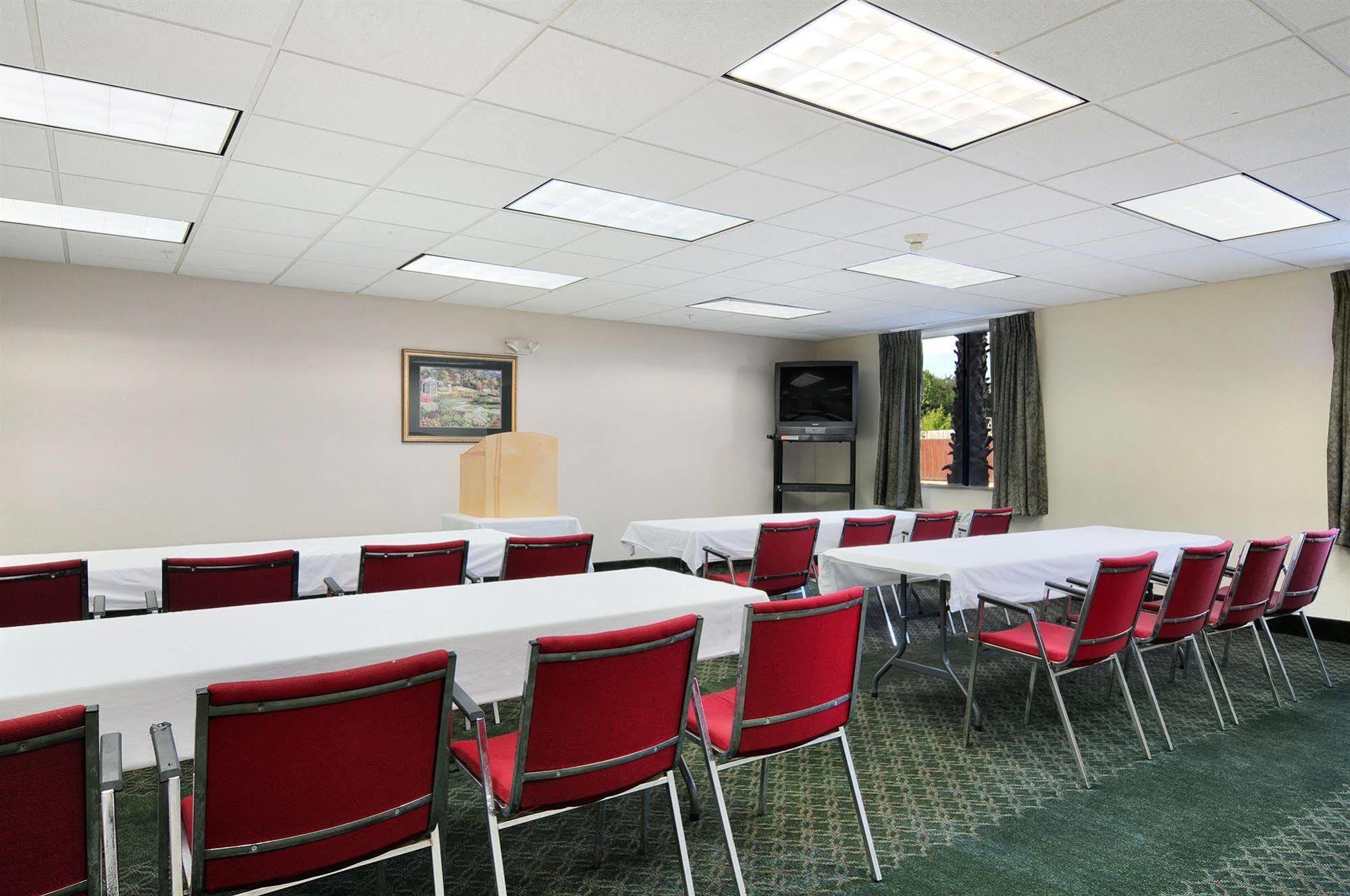 Hotel Days & By Wyndham North/aldine
