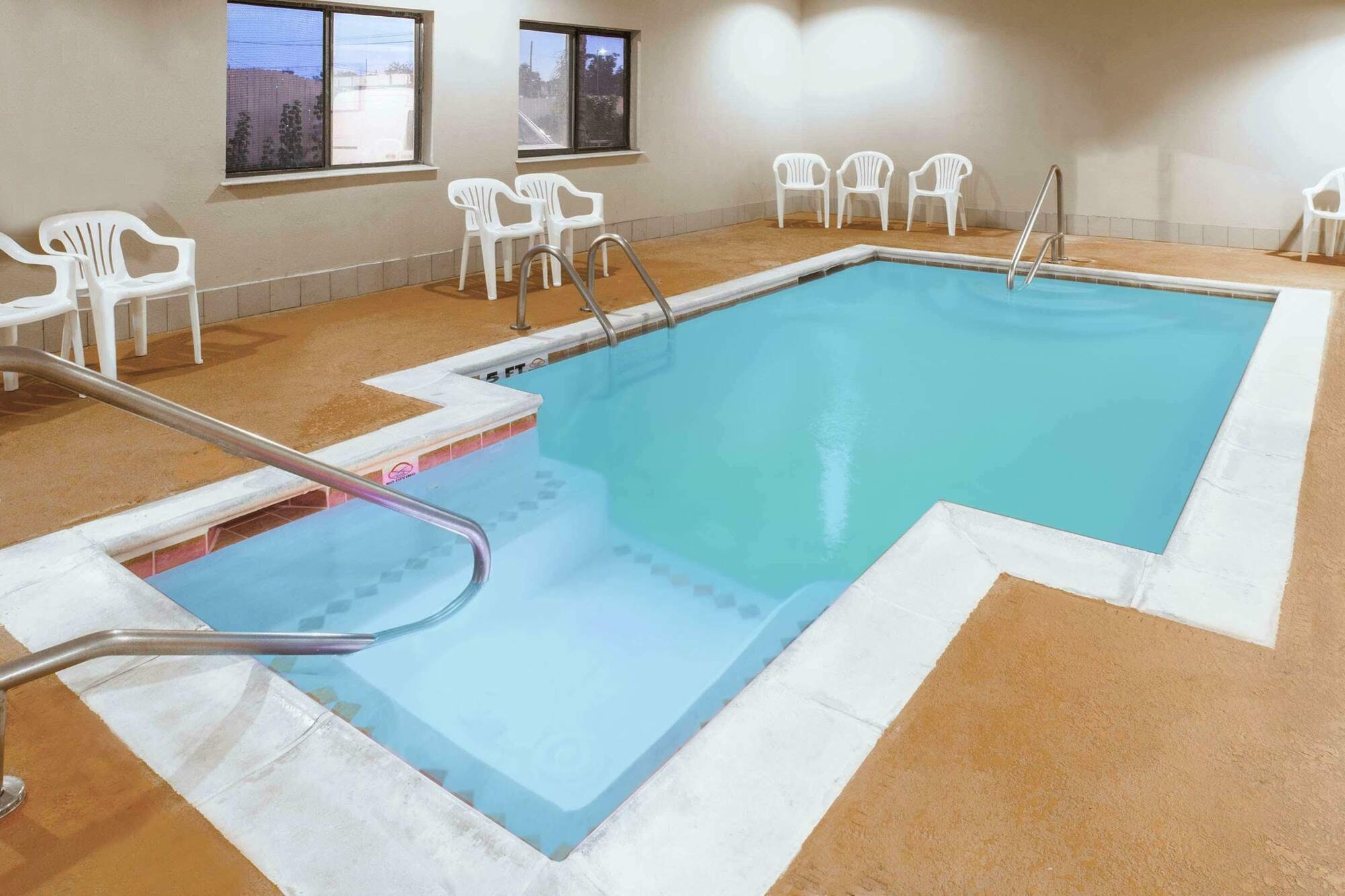 Super 8 By Wyndham Houston/i-10/federal Road