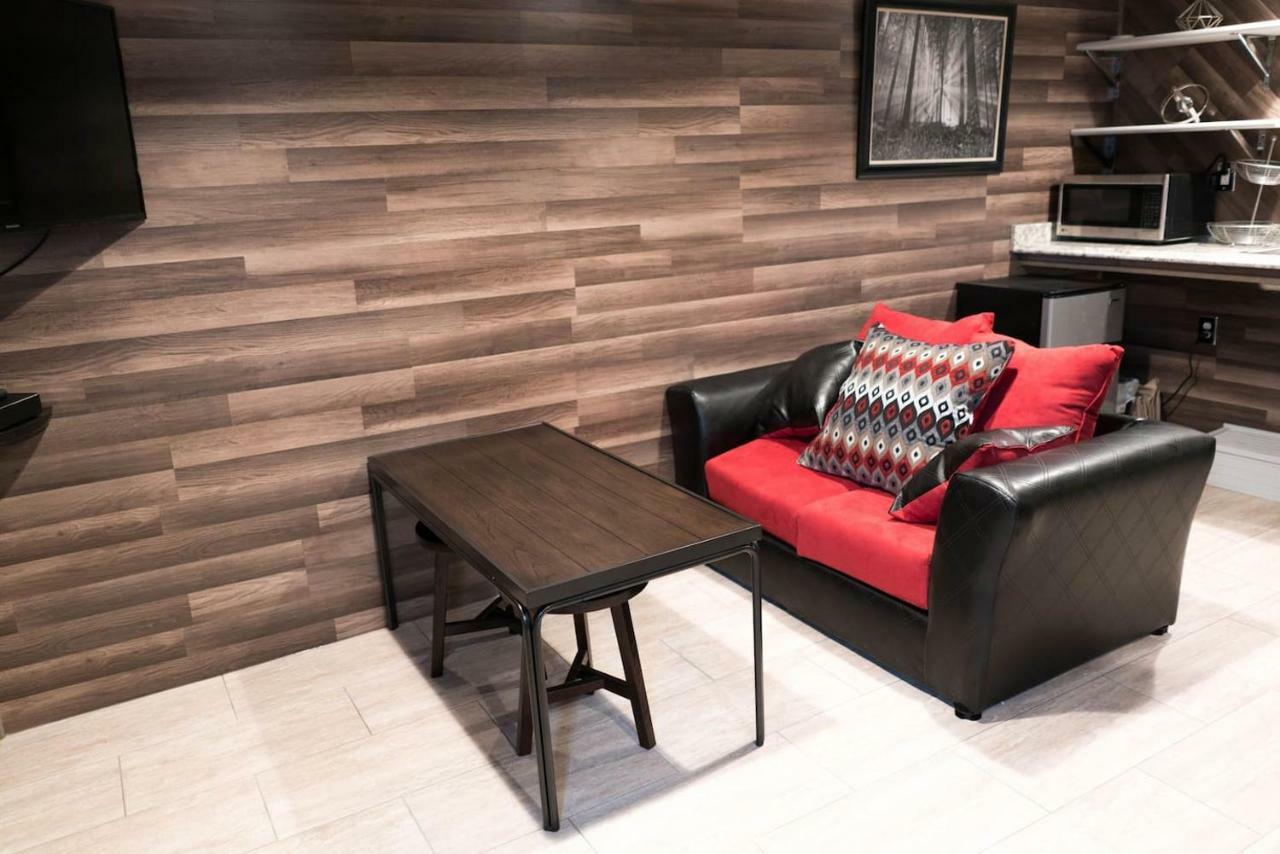 East Downtown Modern Cabin Apartment