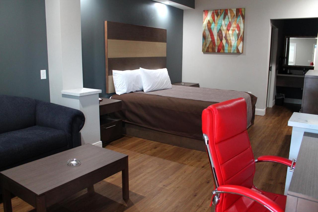 Grand & Chinatown Motel 2*